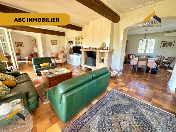 Camaret-sur-Aigues (84850) Camaret - Mas de 350M2 avec piscine et champ d'oliviers