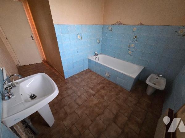 Pavillon de plain-pied sur sous-sol, à rénover à ECROUVES