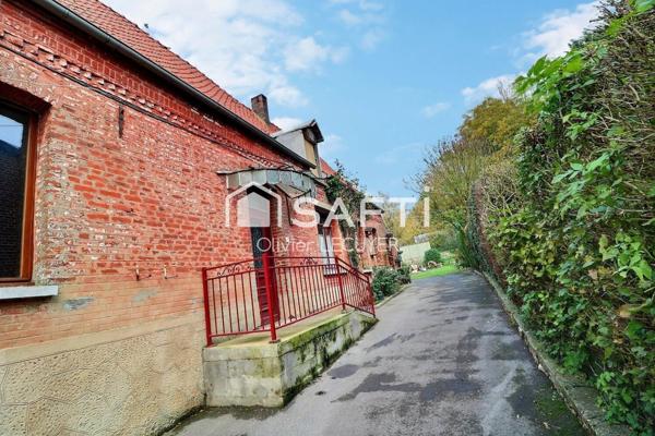 Longère individuelle au beau potentiel sur une parcelle de 856 m2, en village de campagne avec toutes les commodités .