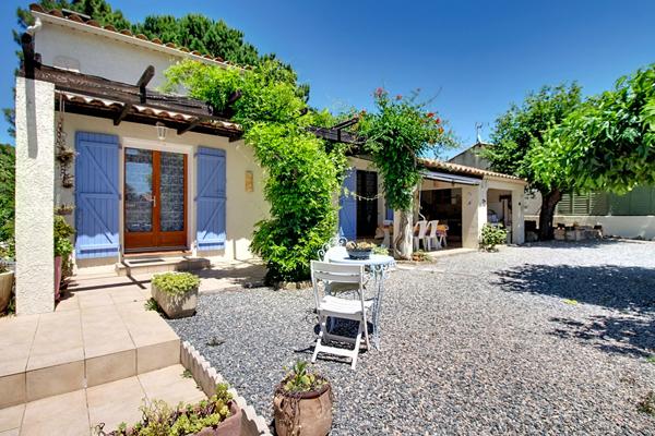A VENDRE EN EXCLUSIVITE ! Maison Vidauban - 80 m2 - piscine - dépendance - quartier calme