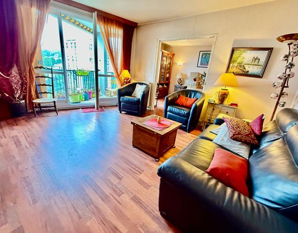 exclusivité Appartement Chaville centre 4 pièces 77 m2 ascenseur Dernier étage avec vue panoramique Balcon, Parking cave vue panoramique