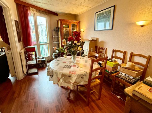 exclusivité Appartement Chaville centre 4 pièces 77 m2 ascenseur Dernier étage avec vue panoramique Balcon, Parking cave vue panoramique