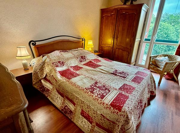 exclusivité Appartement Chaville centre 4 pièces 77 m2 ascenseur Dernier étage avec vue panoramique Balcon, Parking cave vue panoramique