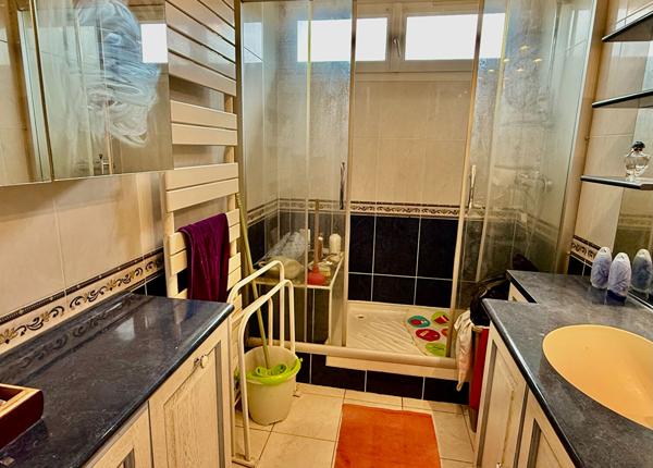 exclusivité Appartement Chaville centre 4 pièces 77 m2 ascenseur Dernier étage avec vue panoramique Balcon, Parking cave vue panoramique