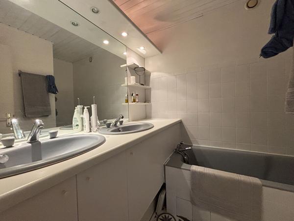 Mieux qu'un appartement, une maison de village à COGNIN