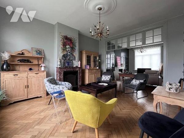 A deux pas de la gare / du centre ville, très jolie maison de famille, de style bourgeoise, d'e...