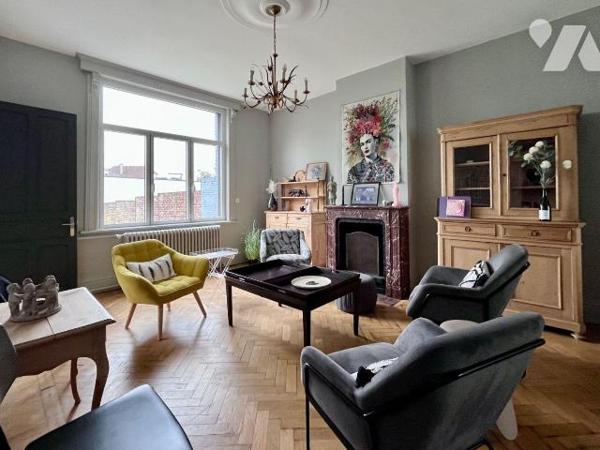 A deux pas de la gare / du centre ville, très jolie maison de famille, de style bourgeoise, d'e...