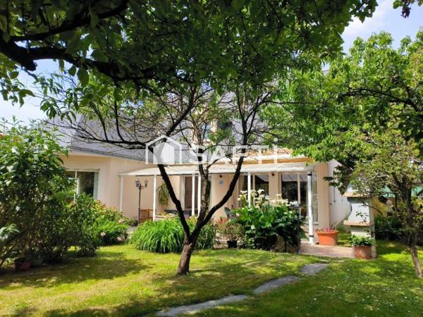 Vous rêvez d’habiter au cœur d'un environnement paisible et verdoyant, tout en étant à quelques minutes seulement des commodités des centres-villes !