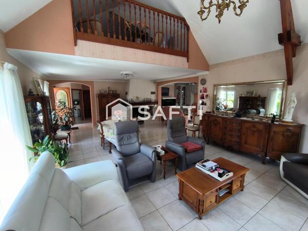 Vous rêvez d’habiter au cœur d'un environnement paisible et verdoyant, tout en étant à quelques minutes seulement des commodités des centres-villes !