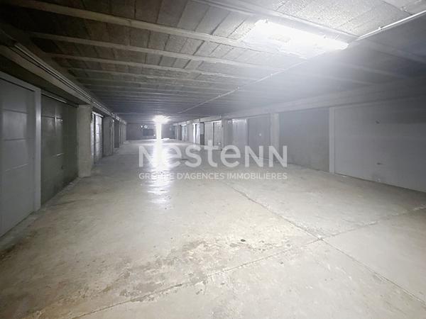 Garage box en sous sol  dans copropriété fermée en face du tramway - 69500 BRON