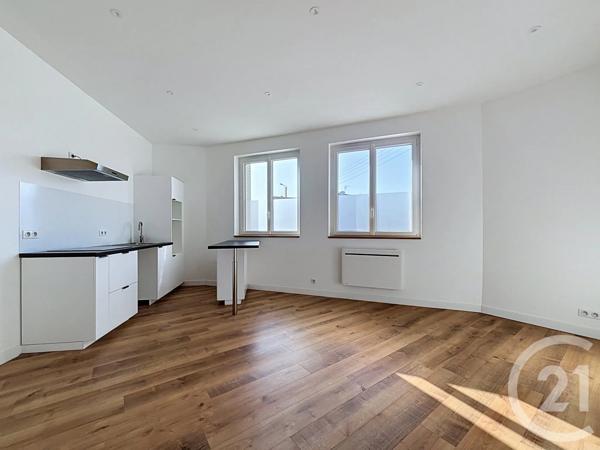 Appartement F2 à vendre  2 pièces - 46,90 m 2   RIOM  - 63