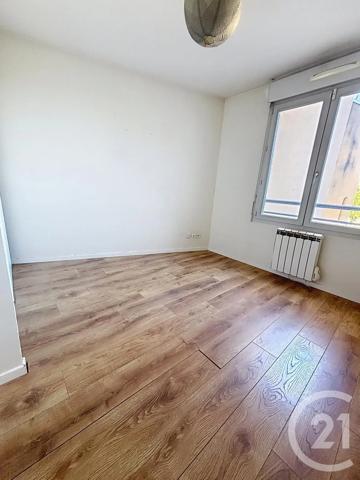 Appartement F2 à vendre  2 pièces - 46,90 m 2   RIOM  - 63