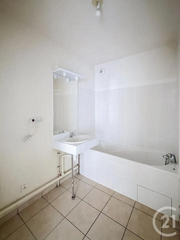 Appartement F2 à vendre  2 pièces - 46,90 m 2   RIOM  - 63