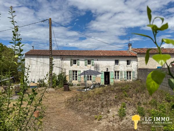 Bâtisse charentaise de 1750 à fort potentiel