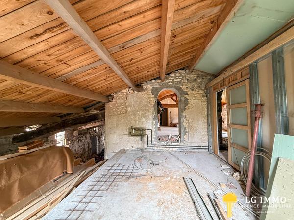 Bâtisse charentaise de 1750 à fort potentiel