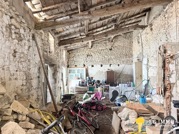 Bâtisse charentaise de 1750 à fort potentiel