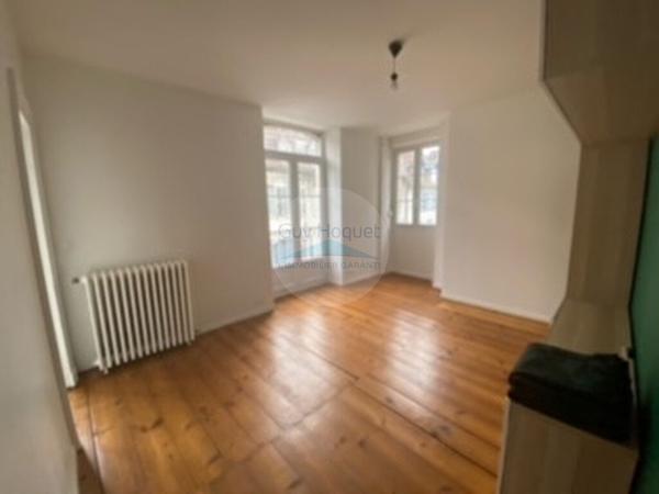 Location : appartement 3 pièces (57 m²) à ORTHEZ