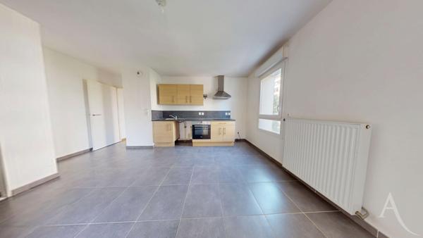 Appartement Grenoble 2 pièces meublé 40 m2 Résidence PLAZA avec terrasse