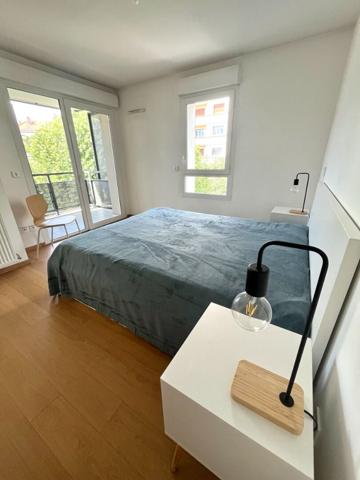 Appartement Grenoble 2 pièces meublé 40 m2 Résidence PLAZA avec terrasse