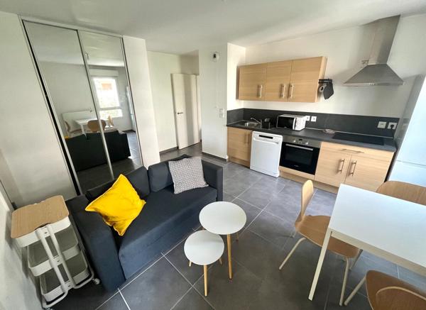 Appartement Grenoble 2 pièces meublé 40 m2 Résidence PLAZA avec terrasse
