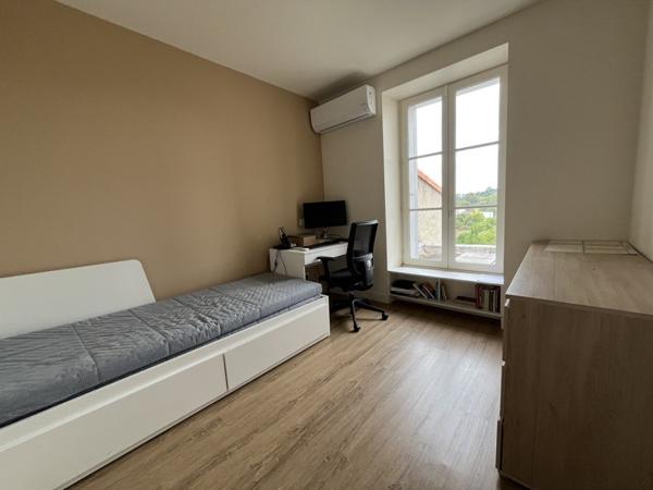 Maison à louer 1 200 € CC Angoulême 3 p 81 m² DPE C