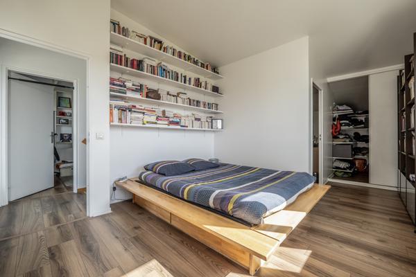 Asnières-sur-Seine (92600) Asnières-sur-Seine : DUPLEX DERNIER ETAGE AVEC TERRASSE sans vis-à-vis, plein sud, trois chambres.