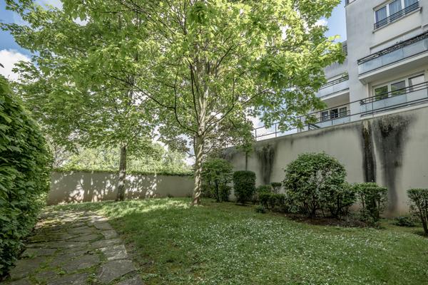 Asnières-sur-Seine (92600) Asnières-sur-Seine : DUPLEX DERNIER ETAGE AVEC TERRASSE sans vis-à-vis, plein sud, trois chambres.