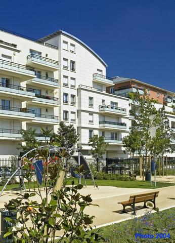 Asnières-sur-Seine (92600) Asnières-sur-Seine : DUPLEX DERNIER ETAGE AVEC TERRASSE sans vis-à-vis, plein sud, trois chambres.