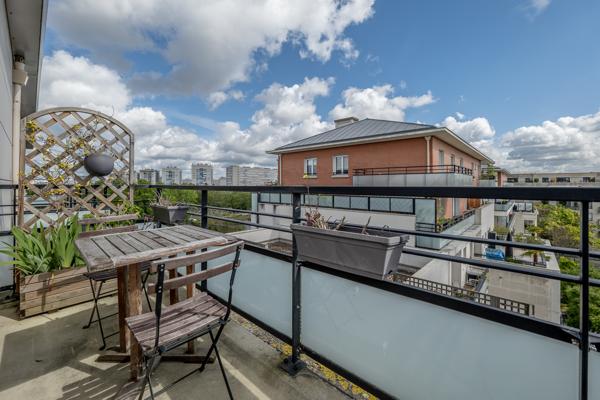 Asnières-sur-Seine (92600) Asnières-sur-Seine : DUPLEX DERNIER ETAGE AVEC TERRASSE sans vis-à-vis, plein sud, trois chambres.