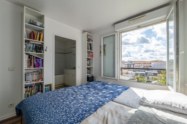 Asnières-sur-Seine (92600) Asnières-sur-Seine : DUPLEX DERNIER ETAGE AVEC TERRASSE sans vis-à-vis, plein sud, trois chambres.