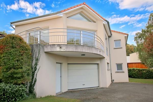 EXCLUSIVITE CHAMALIERES , belle villa avec loctaire en place