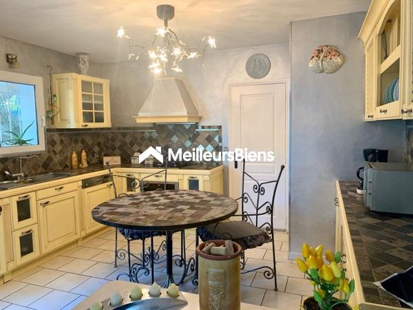 Jolie villa avec piscine