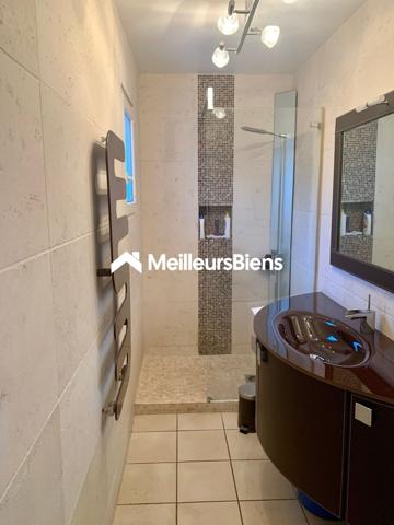 Jolie villa avec piscine