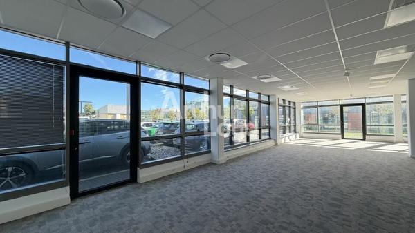 À LOUER : PLATEAU DE BUREAUX DE 434,20 M² DIVISIBLE - REZ DE CHAUSSÉE - UNIVERSITÉ - 10 PARKINGS