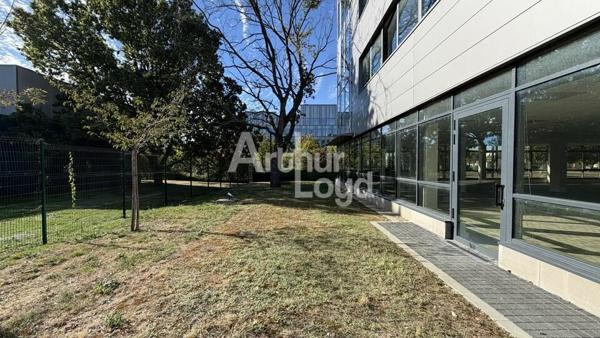 À LOUER : PLATEAU DE BUREAUX DE 434,20 M² DIVISIBLE - REZ DE CHAUSSÉE - UNIVERSITÉ - 10 PARKINGS