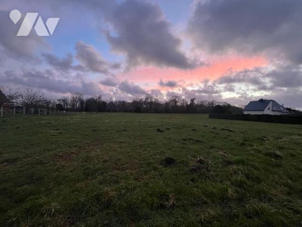Terrain à bâtir de 1005 m² viabilisé en eau, électricité situé dans un lotissement sur la commu...