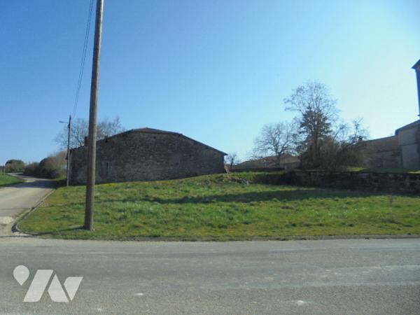 Deux terrains situés au coeur d'un village de toute tranquillité