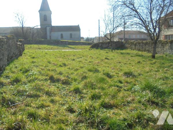 Deux terrains situés au coeur d'un village de toute tranquillité