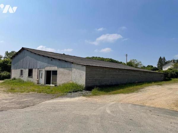 Local de 750 m² avec ses BUREAUX