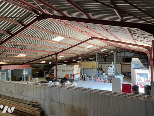 Local de 750 m² avec ses BUREAUX