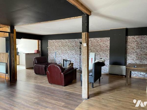 Local de 750 m² avec ses BUREAUX