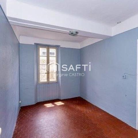 AUTHENTIQUE BATISSE EN PIERRE A RENOVER - 8 PIECES avec COMBLES & GARAGES