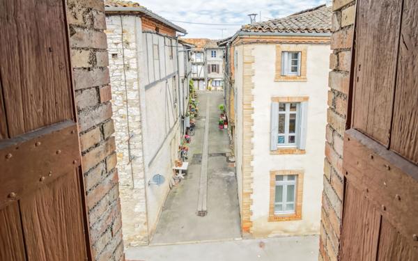 Maison à vendre    6 pièces •  Montricoux