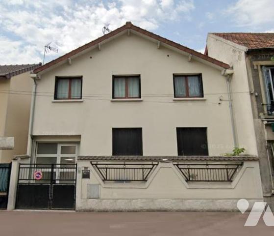 Sur la commune de LIVRY-GARGAN (Seine-Saint-Denis) Maison de 5PP et sous-sol aménagé