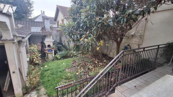 Sur la commune de LIVRY-GARGAN (Seine-Saint-Denis) Maison de 5PP et sous-sol aménagé