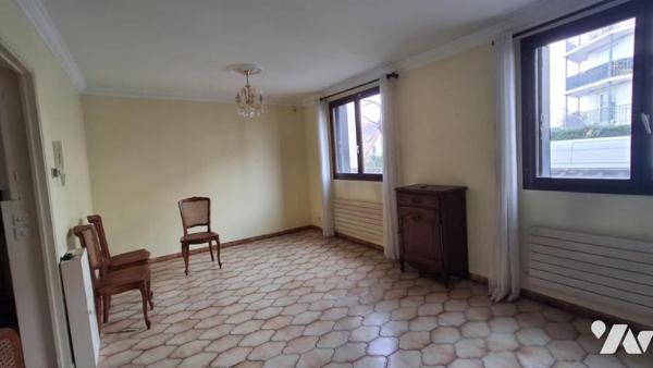 Sur la commune de LIVRY-GARGAN (Seine-Saint-Denis) Maison de 5PP et sous-sol aménagé