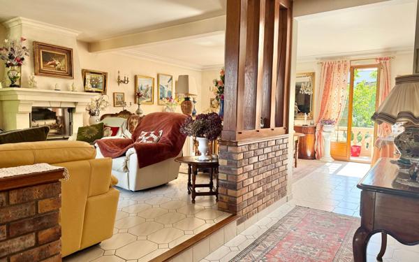 Maison à vendre    7 pièces • 148 m2 Ballainvilliers