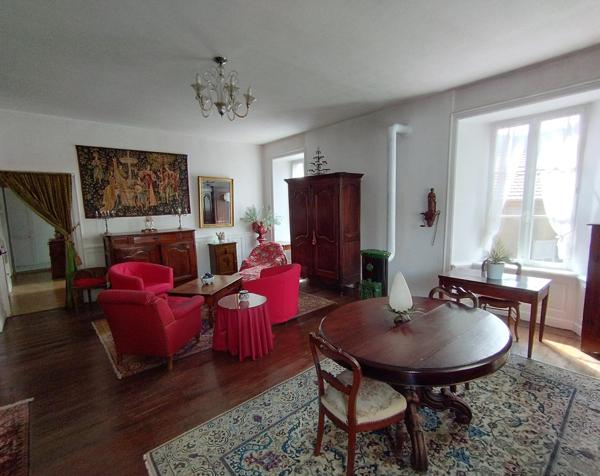 Trés belle maison de village 174m2, garage, atelier
