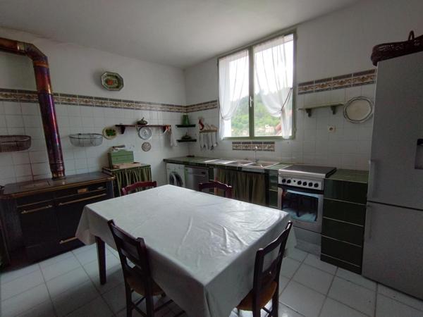 Trés belle maison de village 174m2, garage, atelier