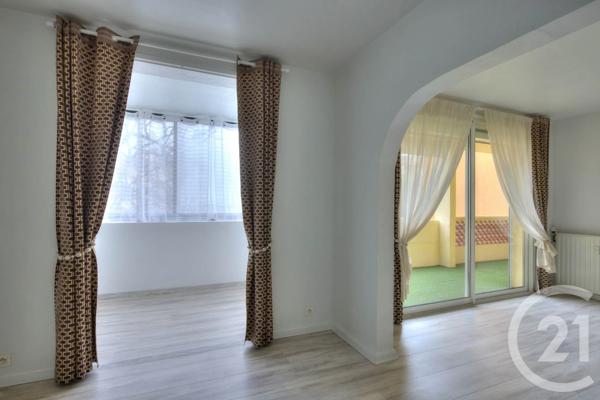 Appartement T4 à vendre  4 pièces - 77,20 m 2   COGOLIN  - 83